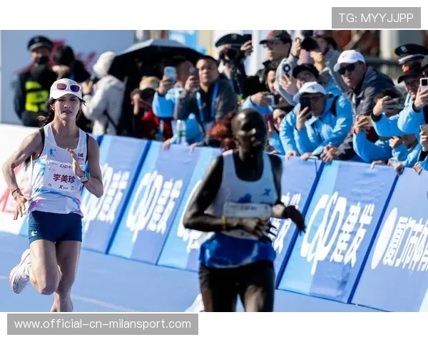 球员参与城市马拉松 与市民同跑传递健康理念，城市马拉松劳民伤财