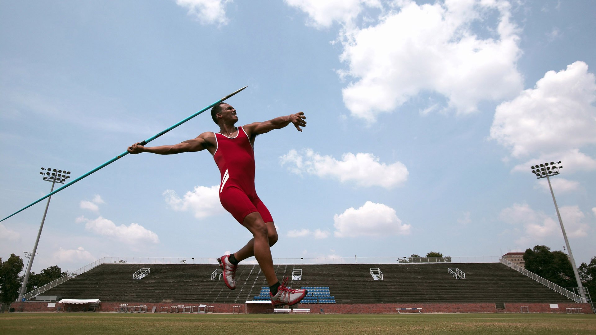 MILAN SPORTS-媒体报道：赛事专栏作者对热门对局的战术解读，热门对战平台